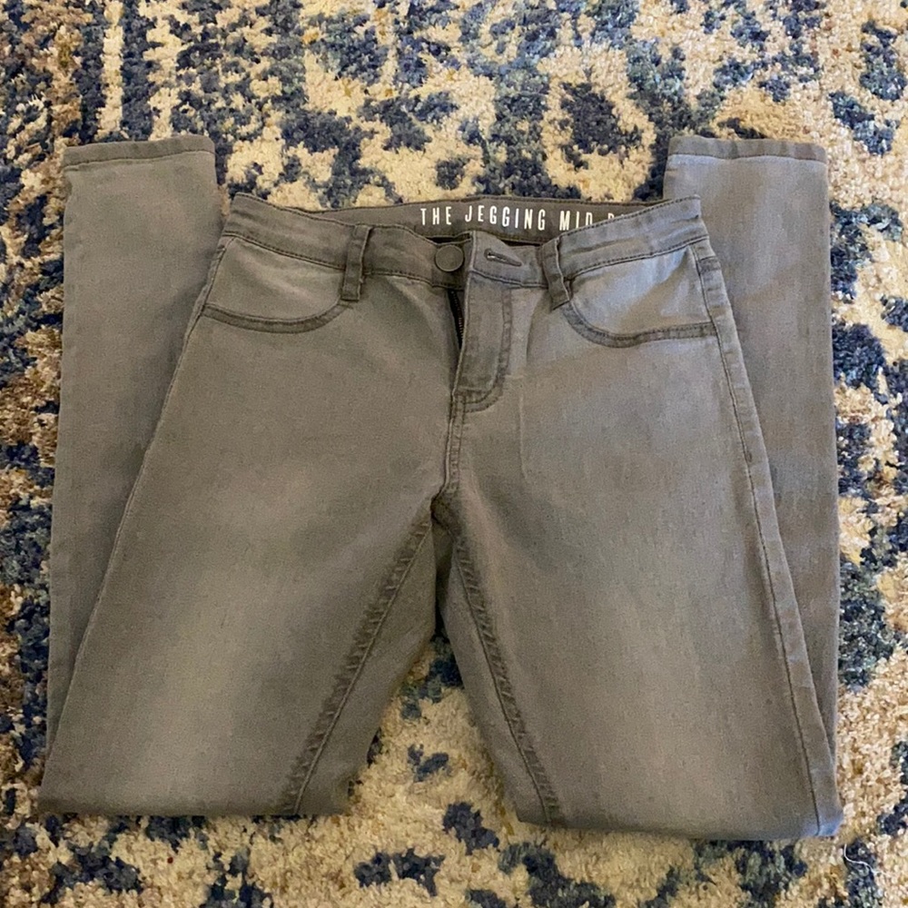 GREY SKINNY JEANS